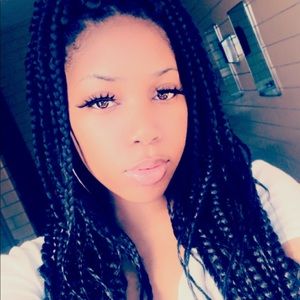 Meet your Posher, Julissa